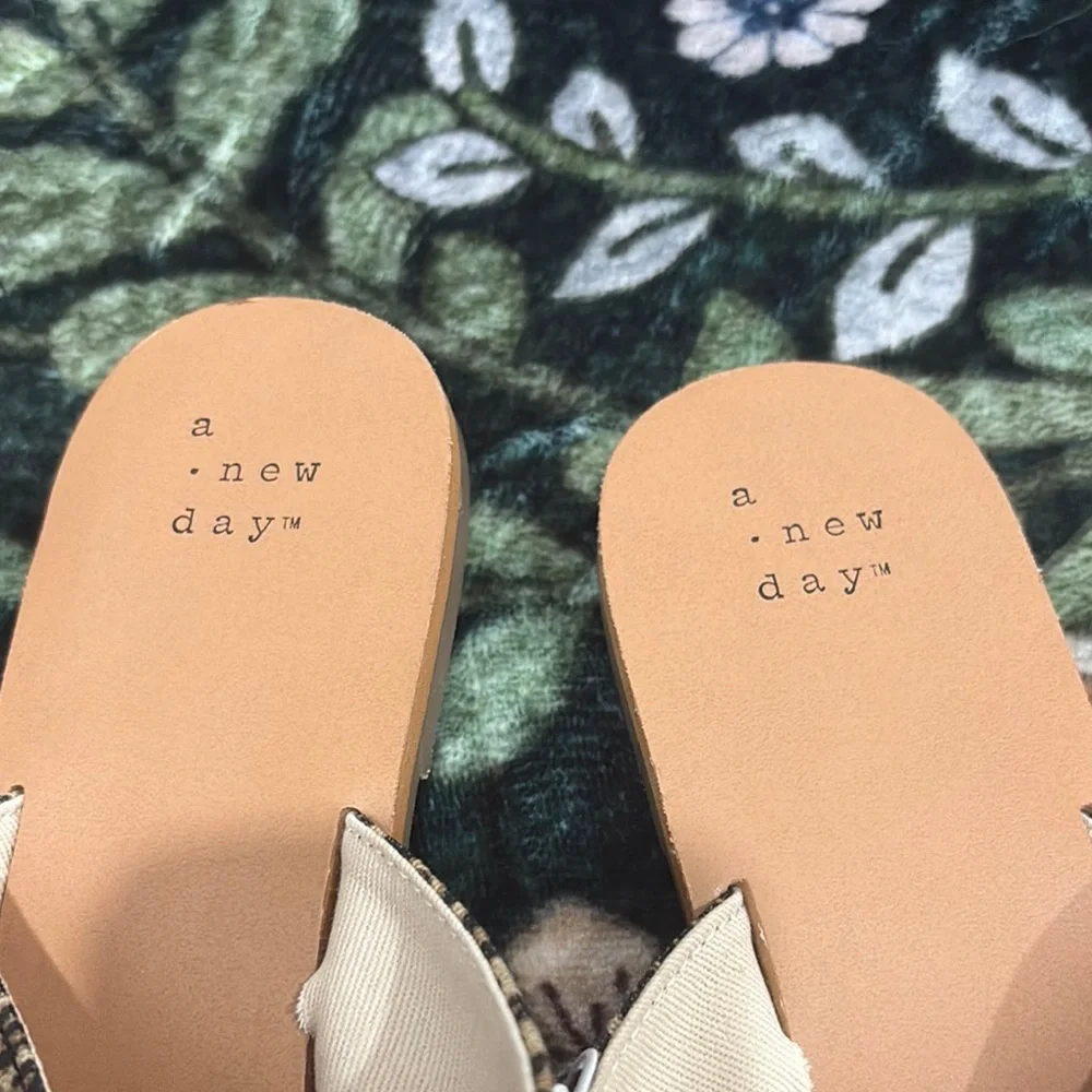 A New Day Brown Leopard Women's Sandals - Picture 2 of 5